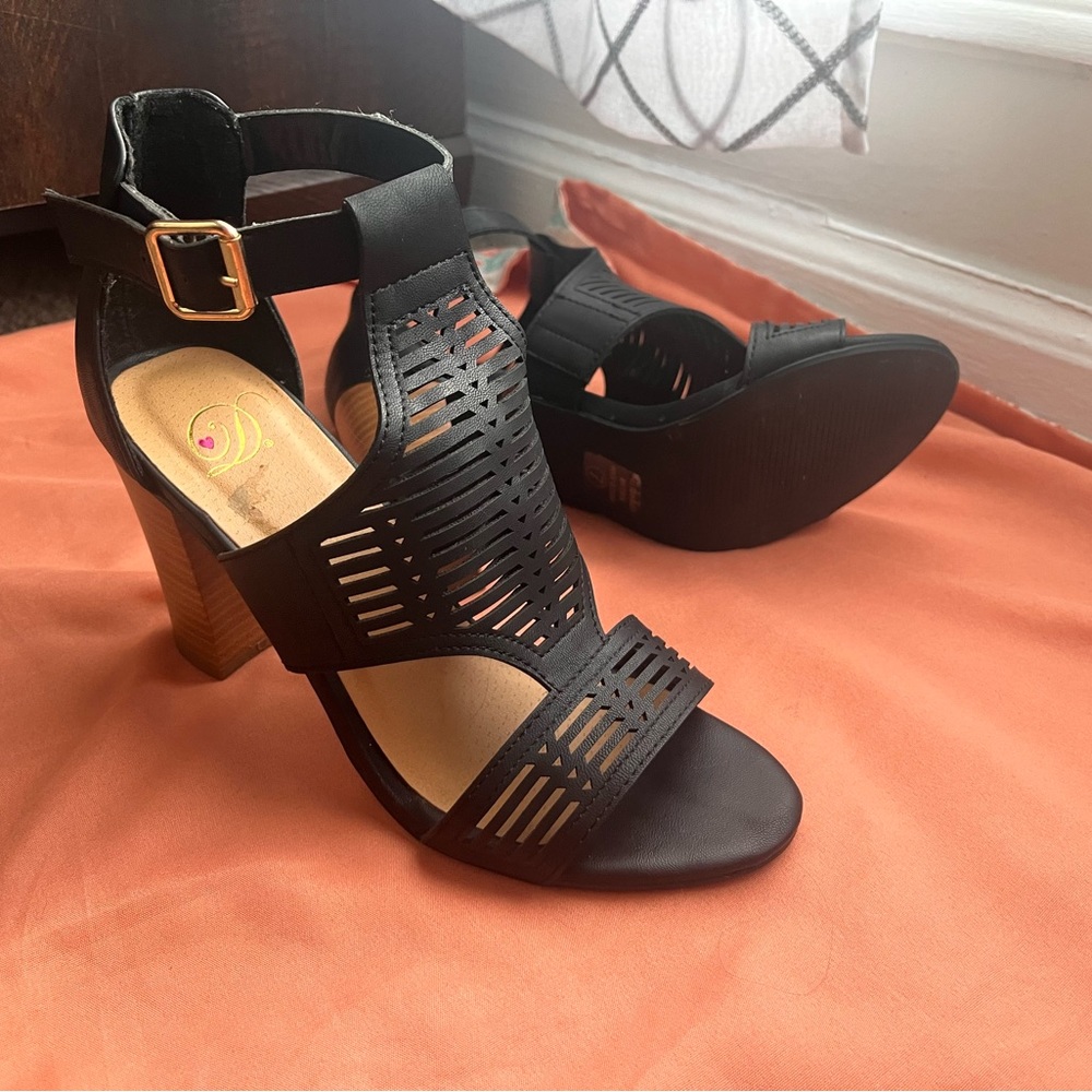 Bundle of 2 women’s shoes